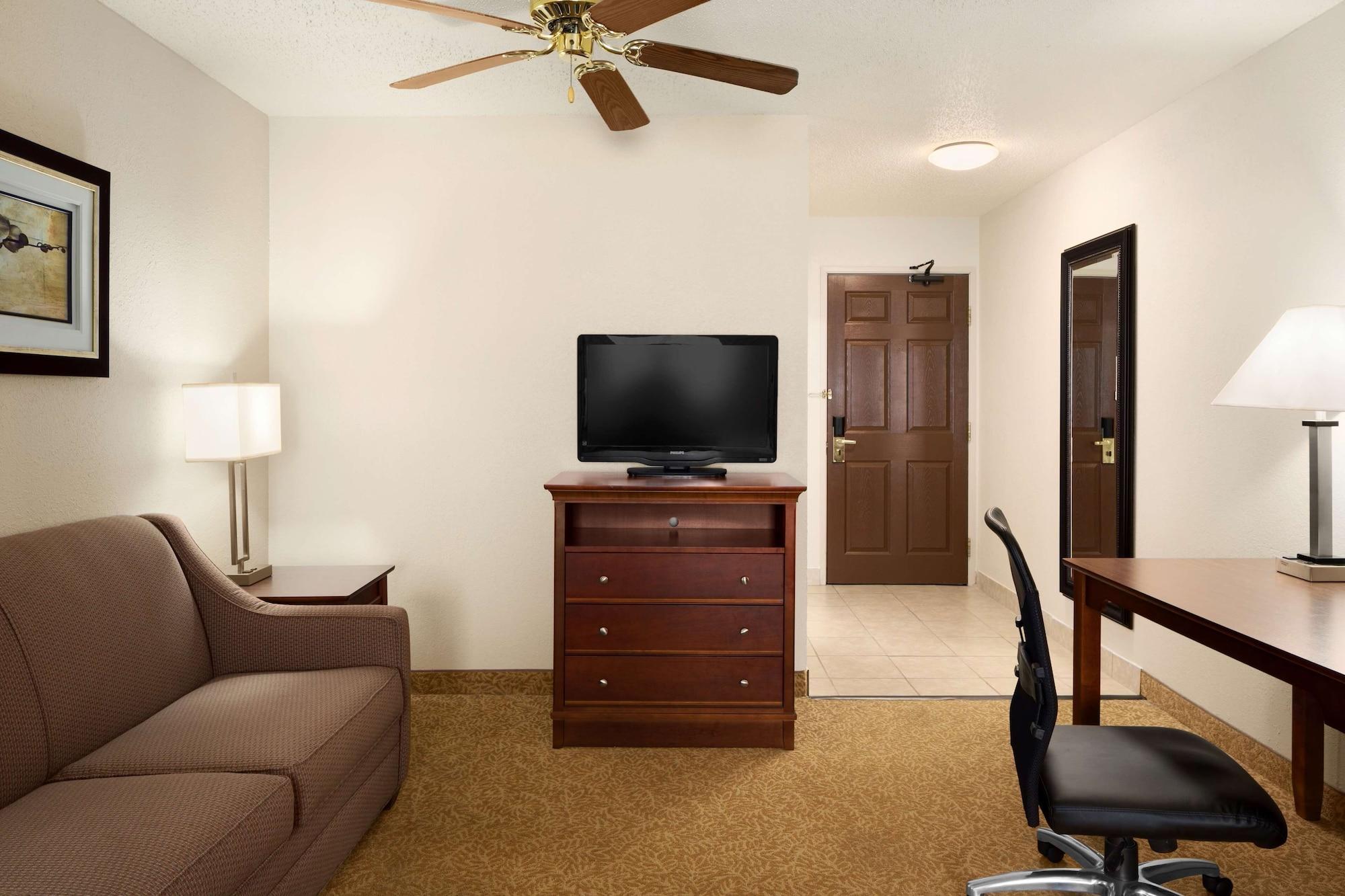 Country Inn & Suites By Radisson, Grand Rapids Airport, Mi Cascade Exteriér fotografie