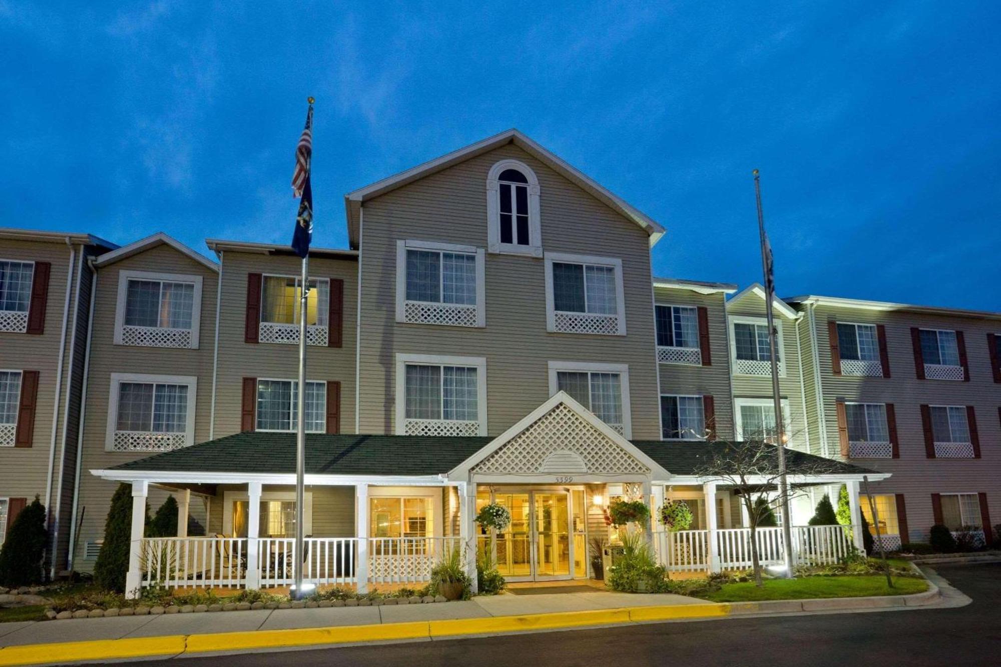 Country Inn & Suites By Radisson, Grand Rapids Airport, Mi Cascade Exteriér fotografie